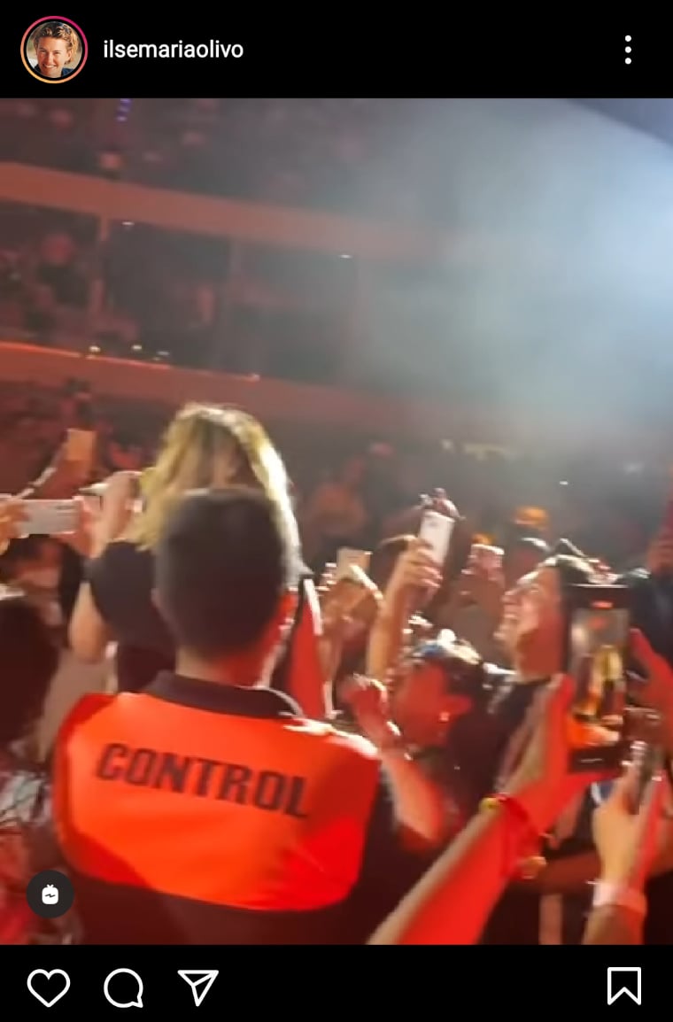 Cantante sufre accidente escenario