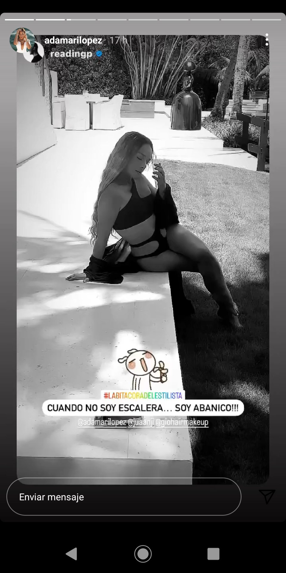 La Chaparrita de Oro posa con sensual bikini negro