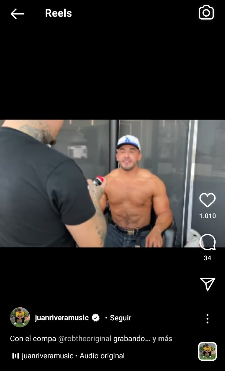 Juan Rivera sin camiseta