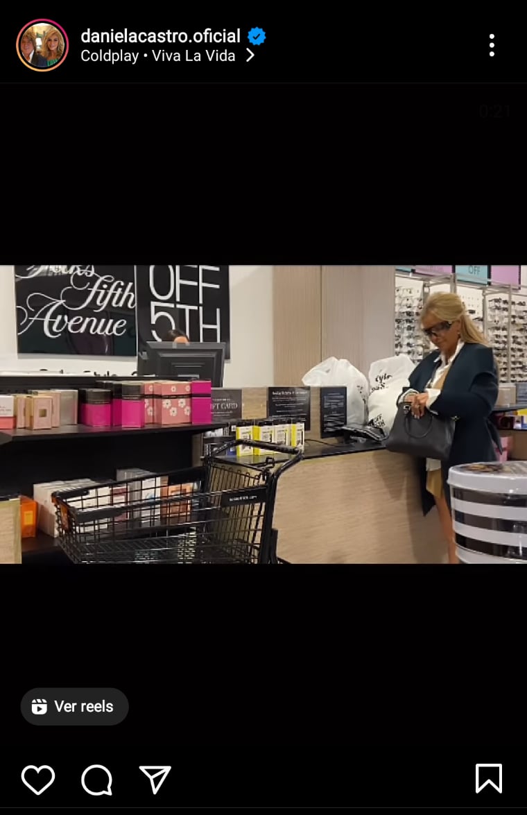 Daniela Castro vuelve tienda
