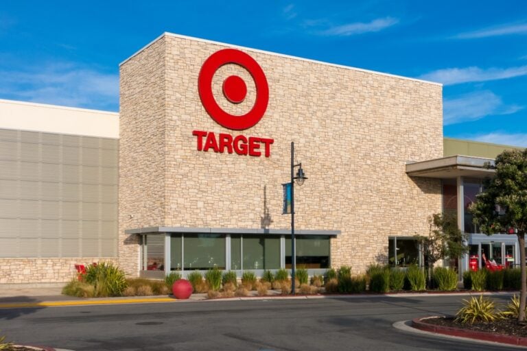 Walmart y Target anuncian más cargos automáticos