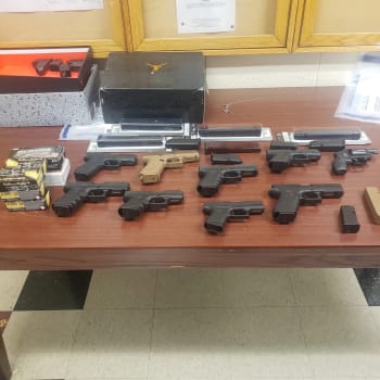 Crónica Hispano sold weapons
