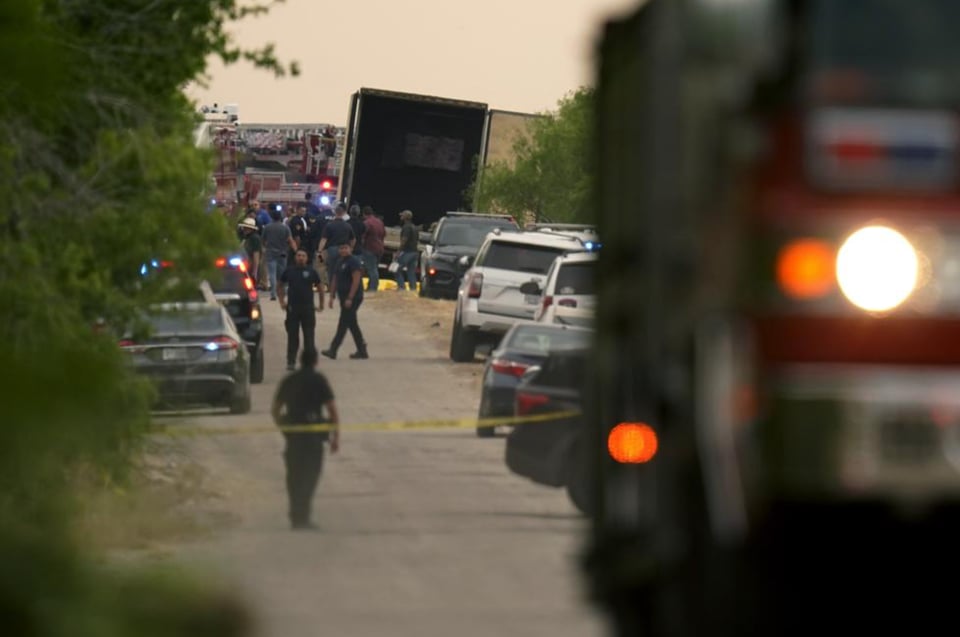 Horrible tragedia de inmigrantes: Llantos desesperados alertan sobre tráiler abandonado