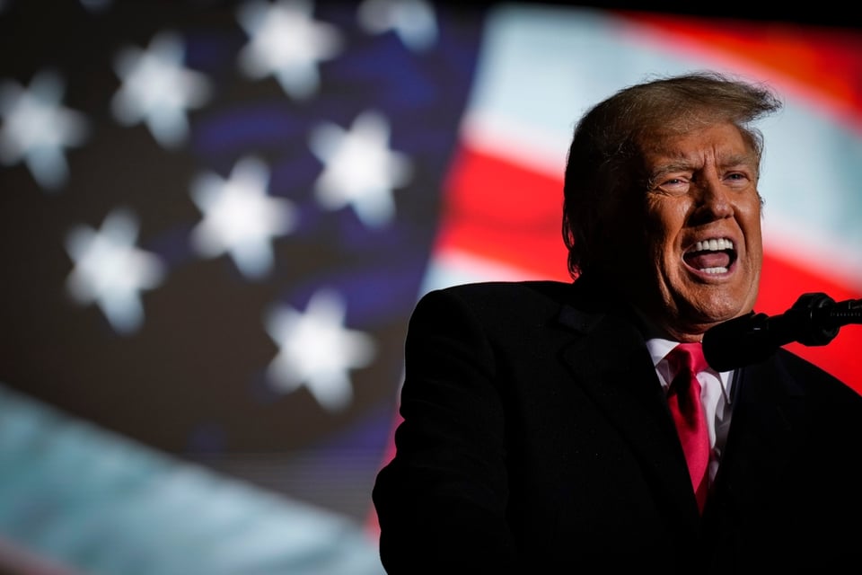 Juez ordena millonario castigo para empresas de Donald Trump