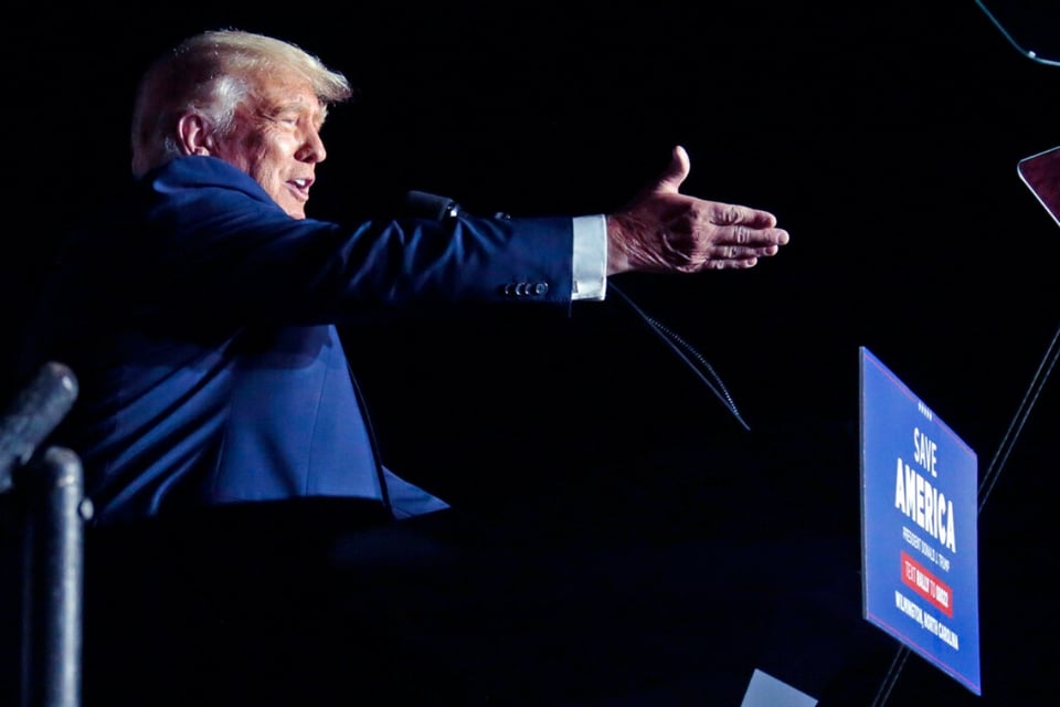 Trump rompe el silencio tras la venta de Twitter a Elon Musk