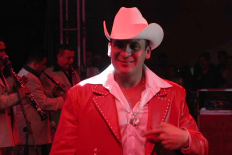 Juan Gabriel, Yuri, Lucía Mendez, El Vale, MundoNOW