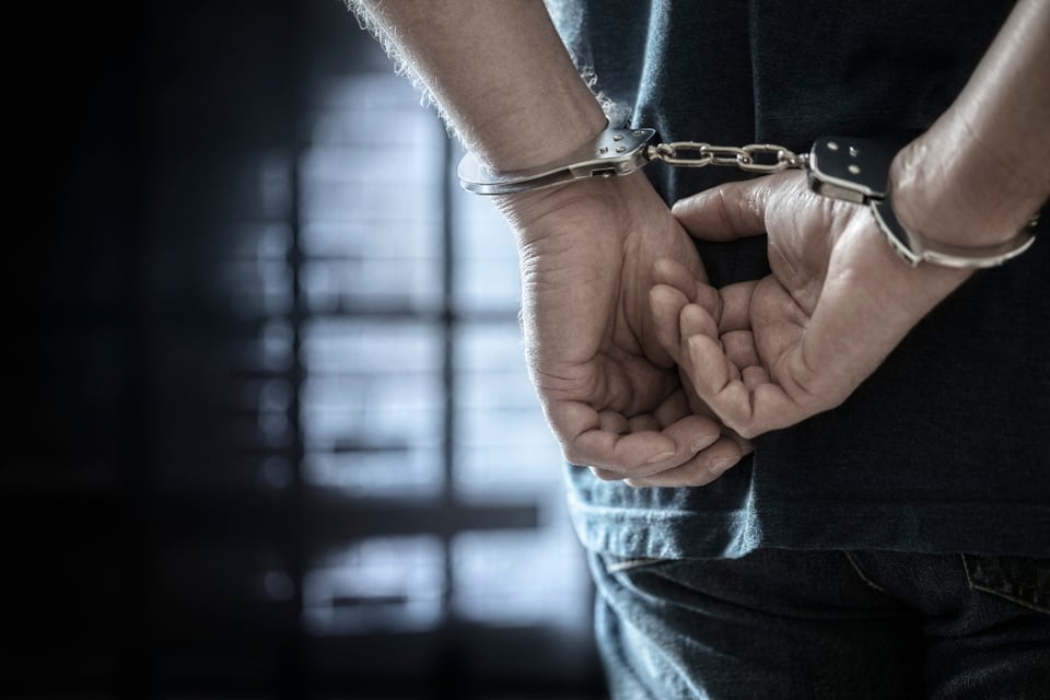 Actor porno sentenciado explotación infantil recibe 19 años de prisión featured image
