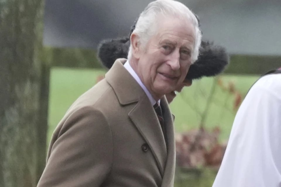 Reaparece el rey Carlos III tras revelar diagnóstico de cáncer y confirman sospechas