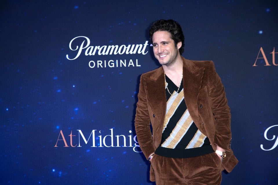 Smile, Red carpet, Perfect smile, Posing, Diego Boneta, MundoNow