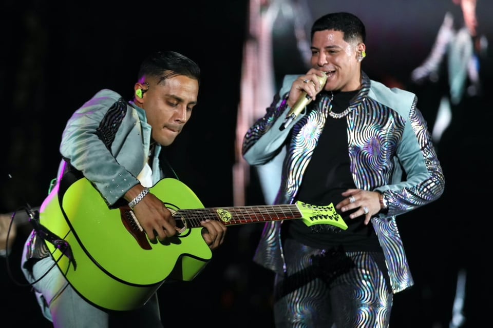 Grupo Firme, concert, singer