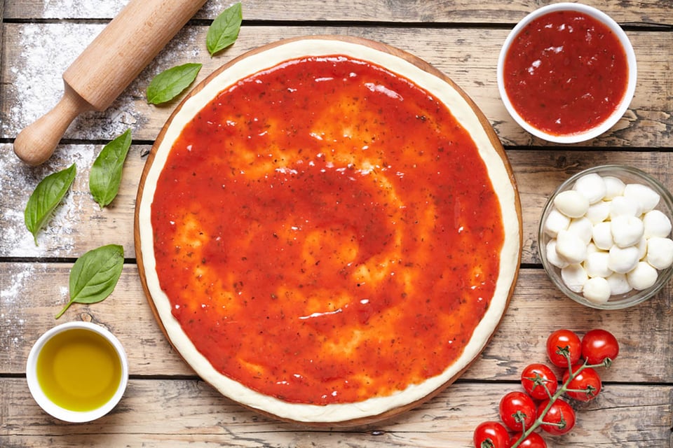 salsa, tomates, ajo, hierbas, albahaca, orégano