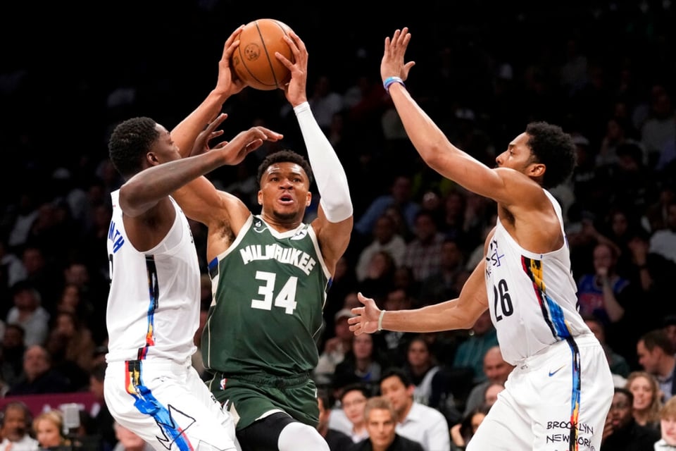 Bucks ganan a Nets y logran 15 triunfos al hilo