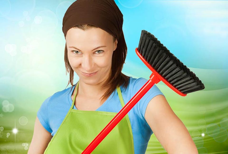 mujer limpiando, trapeador, eficiencia, limpieza del hogar, MundoNOW