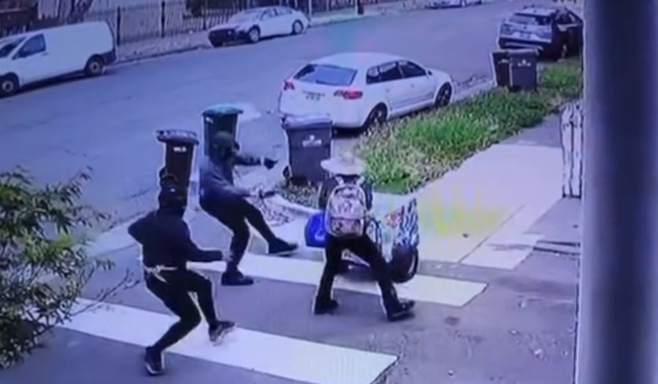 Paletero guatemalteco en Oakland sufre violento asalto captado en video