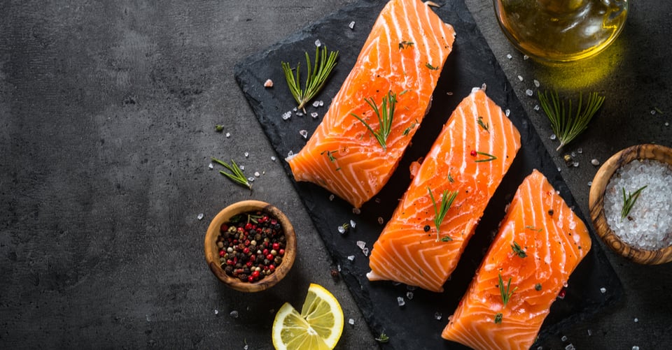 Tres cortes de salmón, que son buenos para la artritis