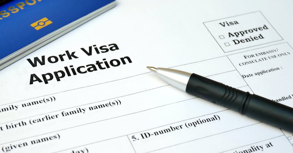 ¿Cómo pasar de estar indocumentado a tener un permiso de trabajo?