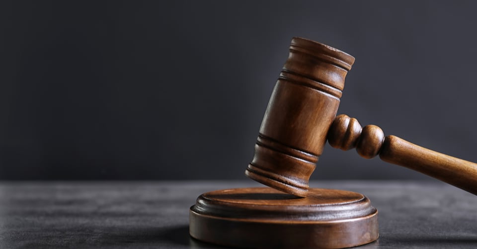 Martillo de juez como idea de residencia legal