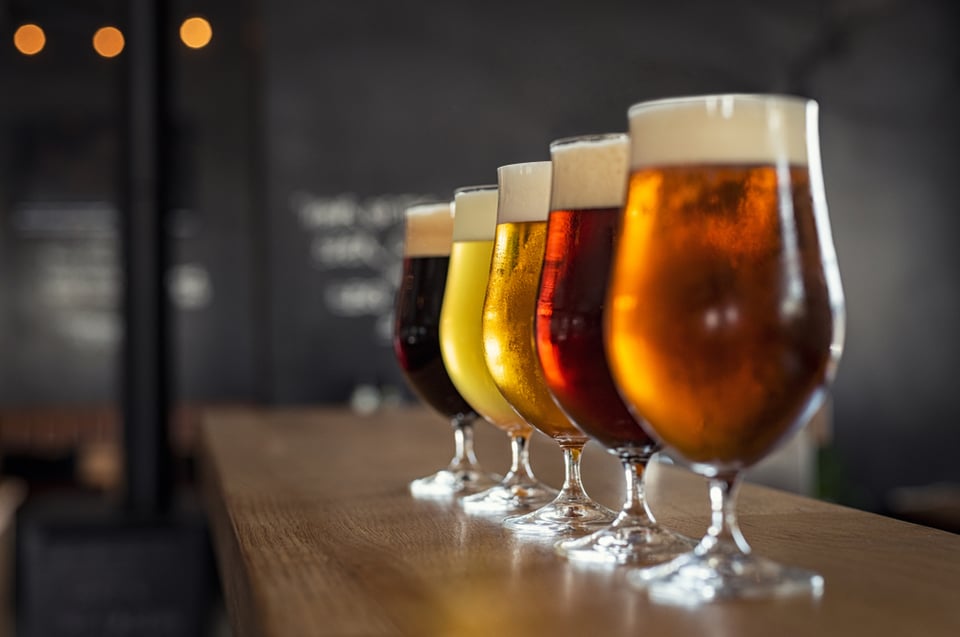 Bebidas, cervezas, vinos, cócteles, tragos.