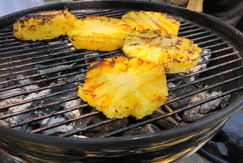 a la plancha, brasileña, piña, canela, azúcar