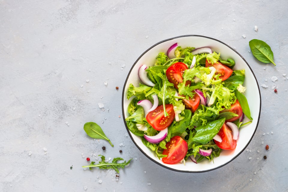 ensalada, lechuga, tomate, cebolla morada, MundoNOW
