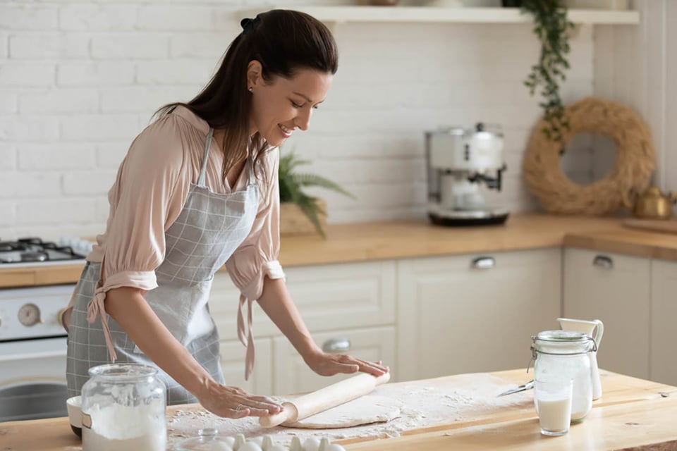 mujer, panadero, masa rodante, pan, cocina, Cómo hacer pan