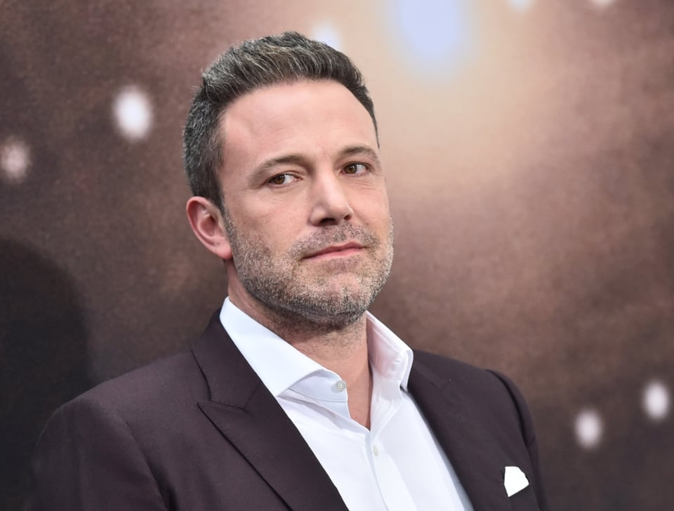Hijo de 10 años de Ben Affleck choca Lamborghini con JLo en el asiento trasero (Video)