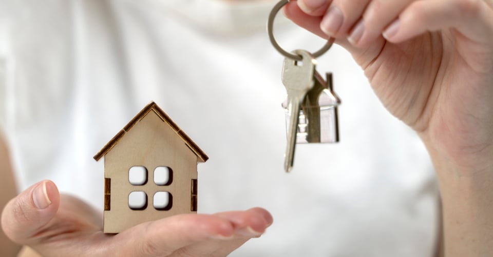 ¿Cuánto cuesta en promedio rentar una casa en California?
