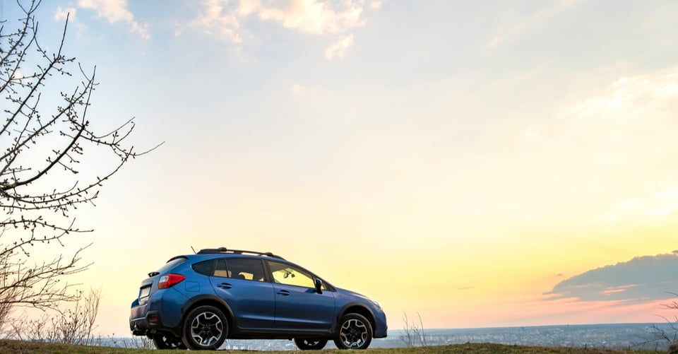 Carro en un horizonte