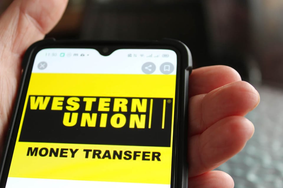 servicios de transferencia, Western Union, MoneyGram, PayPal, enviar dinero a casa.