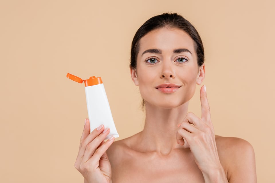 protector solar, mujer, salud, protección, ¿Qué es el skinimalismo?