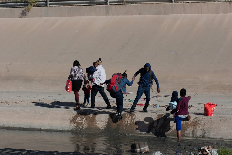 ¡Los coyotes en las fronteras!