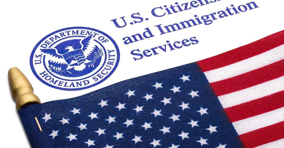 ¿Cuáles son los requisitos para la residencia en EEUU?