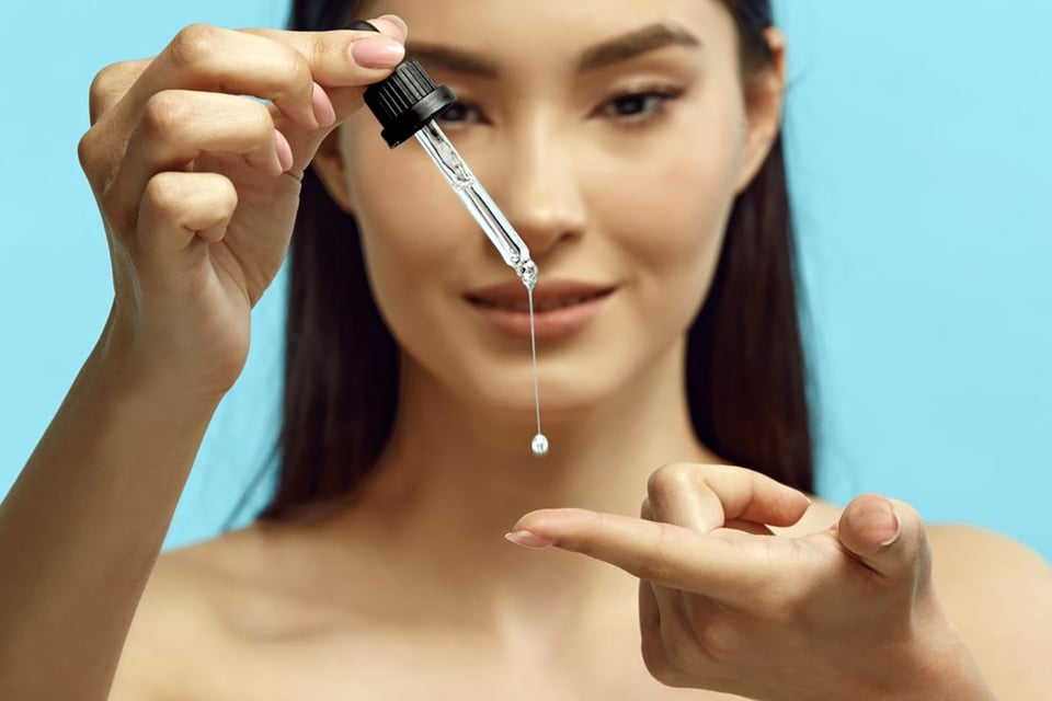 suero, retinol, protección de la piel, belleza, mujer