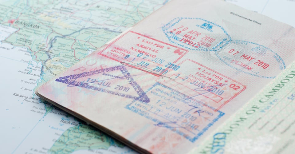 ¿Puedo viajar con mi pasaporte dentro de EEUU?