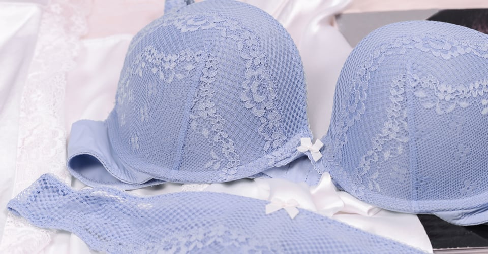 Ropa íntima de mujer como signo de onlyfans