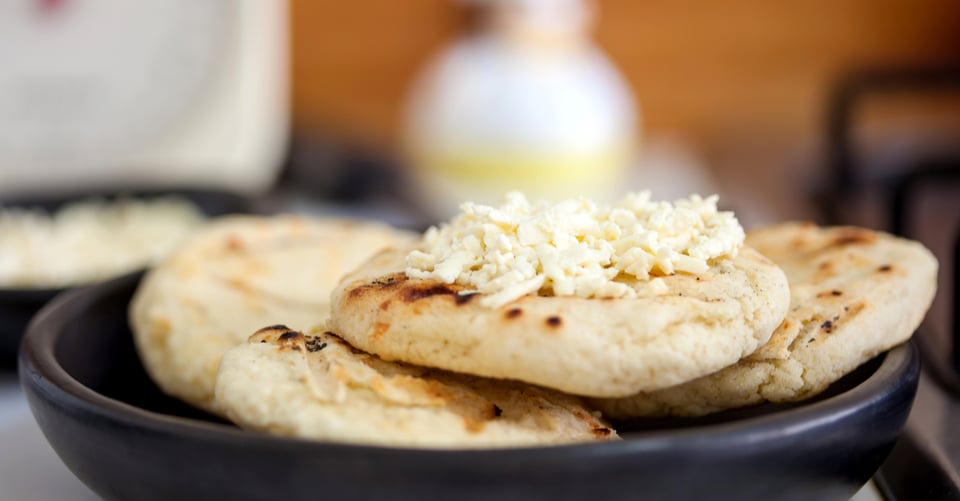 Arepas con queso encima