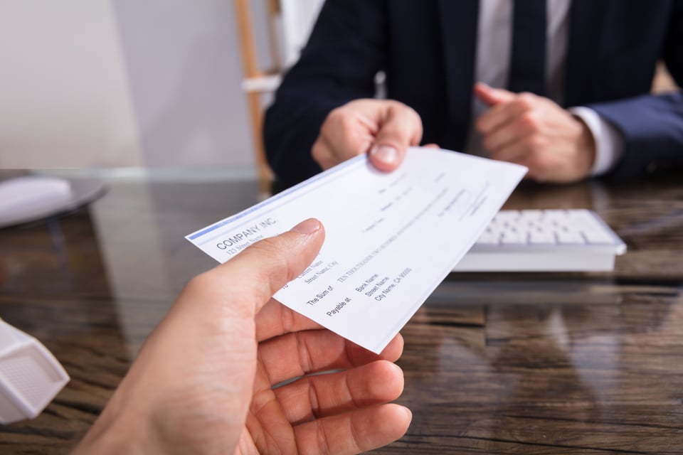 Cheques directos dólares: Corporativos pueden reclamar más